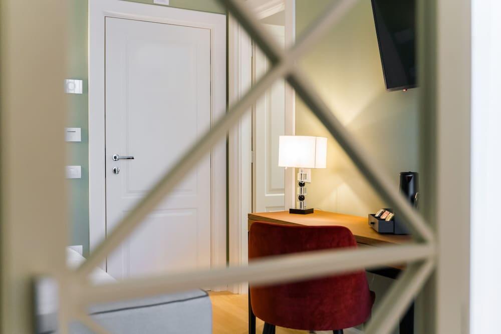 Hotel Neroli 4*
